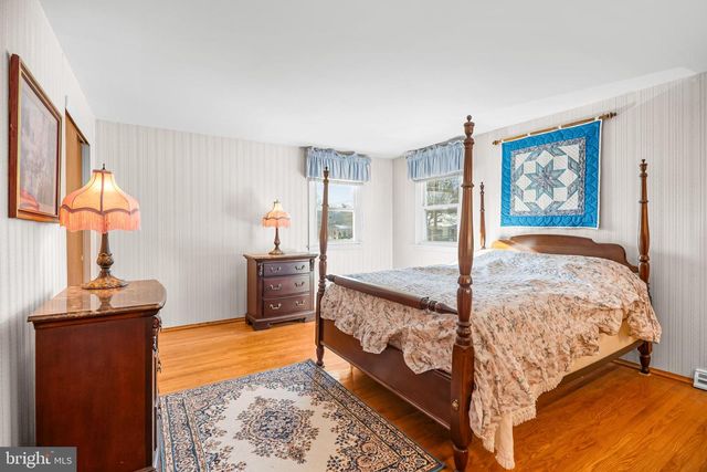 16 WILBUR RD, Yardley, PA 19067