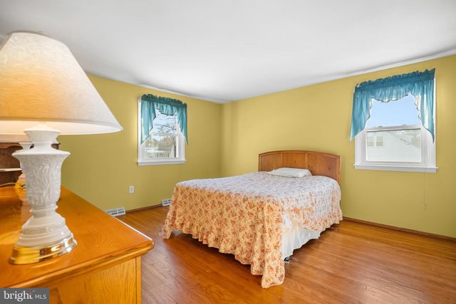 16 WILBUR RD, Yardley, PA 19067