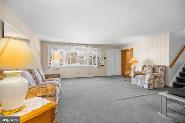 16 WILBUR RD, Yardley, PA 19067