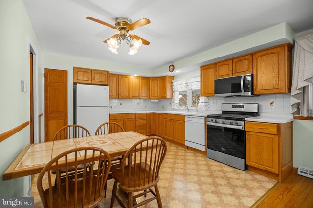 16 WILBUR RD, Yardley, PA 19067