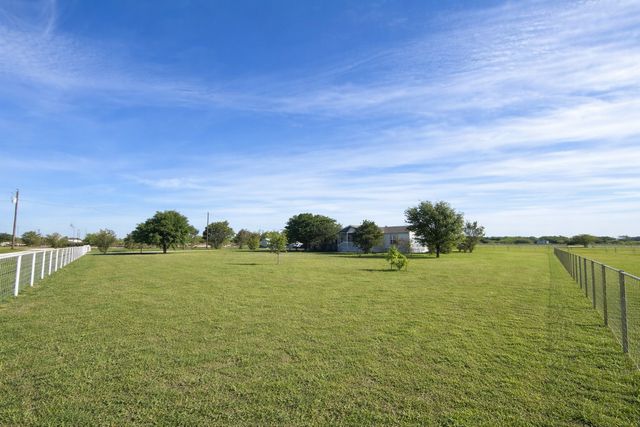 6930 NW County Road 1210, Barry, TX 75102