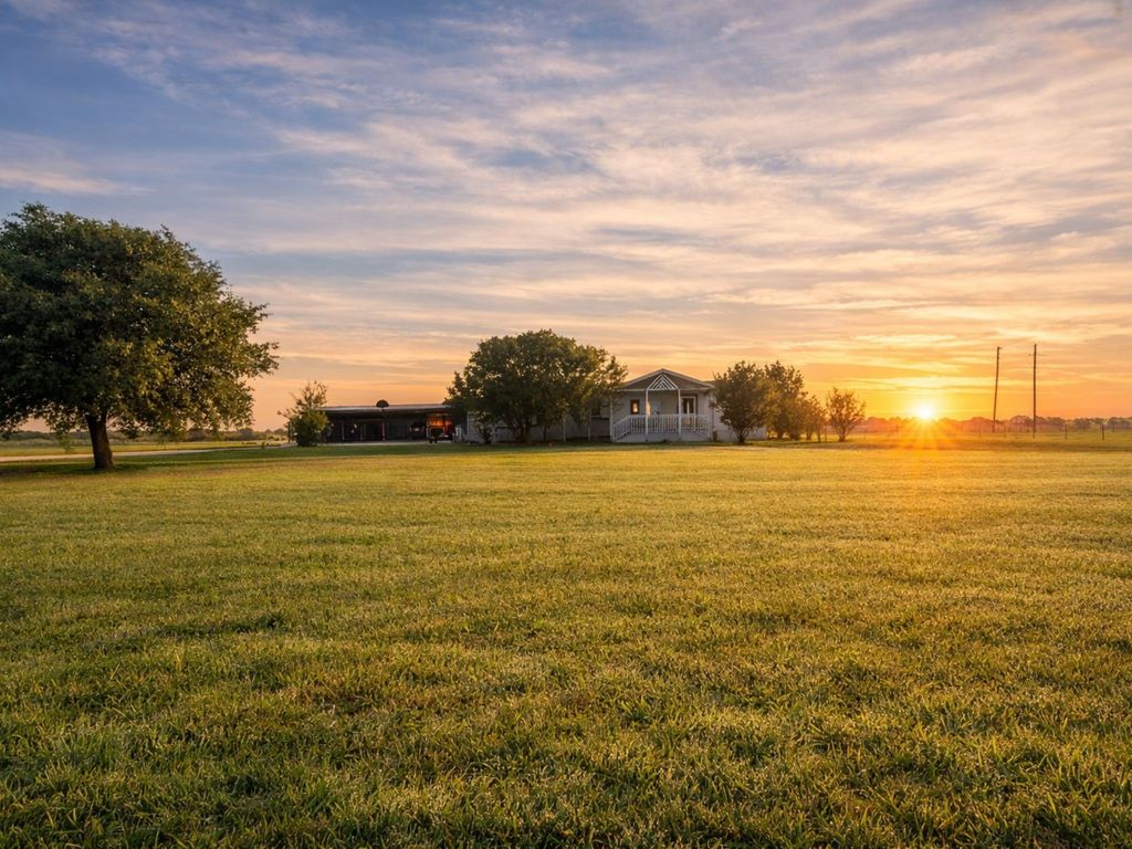 6930 NW County Road 1210, Barry, TX 75102