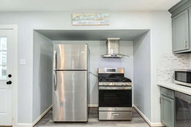 5507 Menard Avenue, Galveston, TX 77551