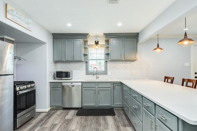 5507 Menard Avenue, Galveston, TX 77551