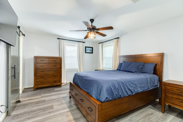 5507 Menard Avenue, Galveston, TX 77551