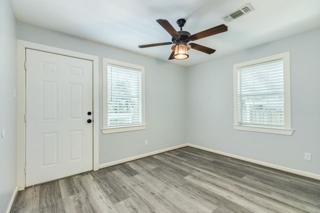 5507 Menard Avenue, Galveston, TX 77551