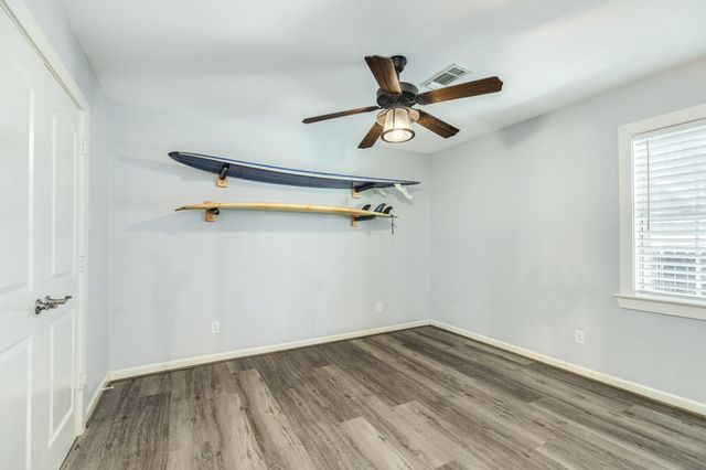 5507 Menard Avenue, Galveston, TX 77551