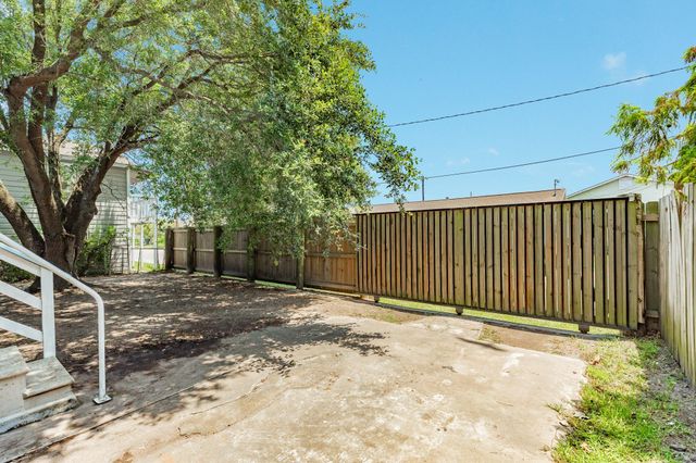 5507 Menard Avenue, Galveston, TX 77551