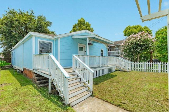 5507 Menard Avenue, Galveston, TX 77551