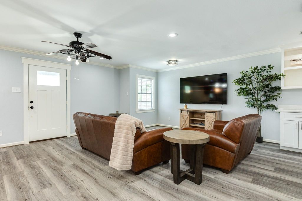 5507 Menard Avenue, Galveston, TX 77551