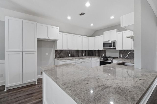 1996 Brentwood Drive, Alvin, TX 77511