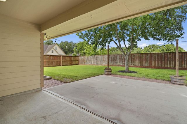 1996 Brentwood Drive, Alvin, TX 77511