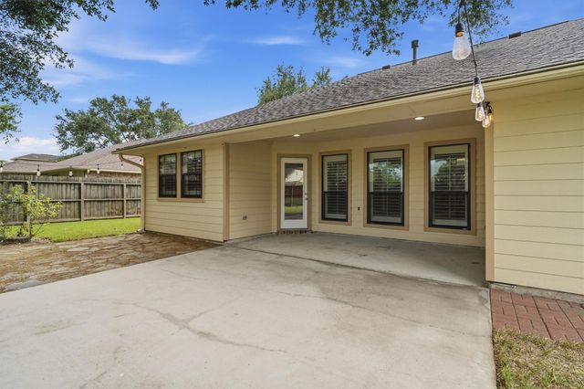1996 Brentwood Drive, Alvin, TX 77511