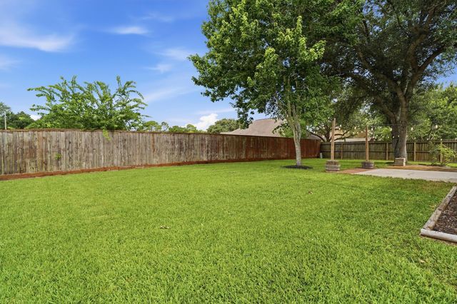 1996 Brentwood Drive, Alvin, TX 77511