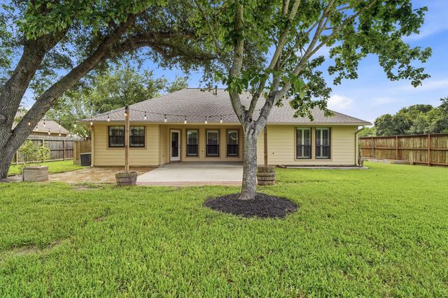 1996 Brentwood Drive, Alvin, TX 77511