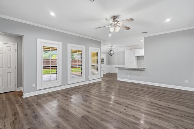 1996 Brentwood Drive, Alvin, TX 77511