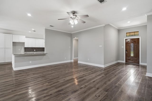 1996 Brentwood Drive, Alvin, TX 77511