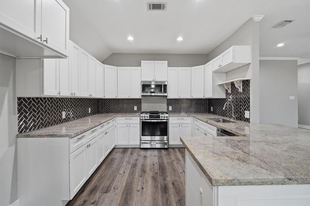 1996 Brentwood Drive, Alvin, TX 77511