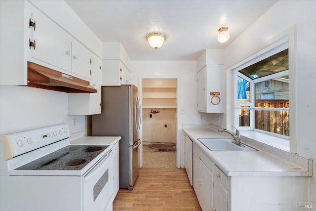 5158 Parkhurst Dr, Santa Rosa, CA 95409