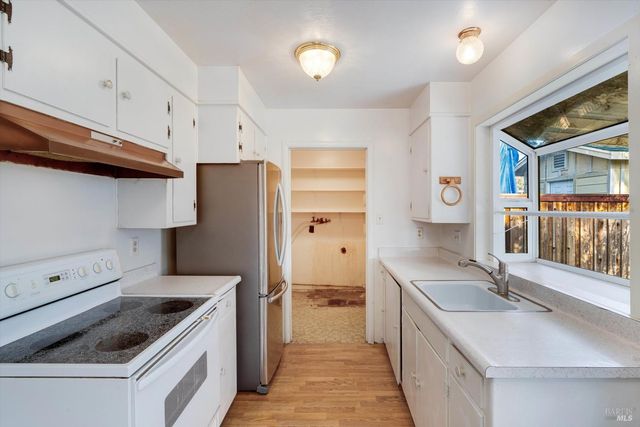 5158 Parkhurst Dr, Santa Rosa, CA 95409