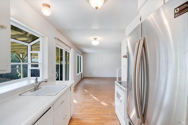 5158 Parkhurst Dr, Santa Rosa, CA 95409