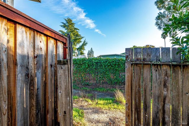 5158 Parkhurst Dr, Santa Rosa, CA 95409