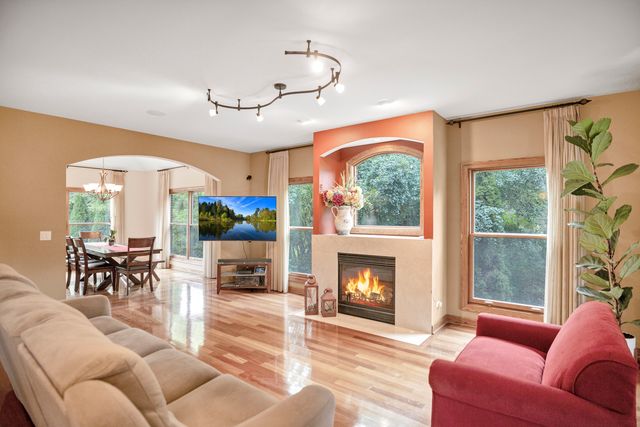 1535 S Douglas Avenue, Arlington Heights, IL 60005