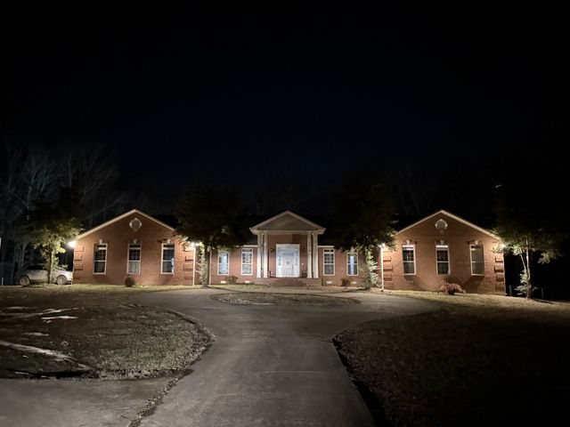 662 Oak Shadow Dr, New Johnsonville, TN 37134