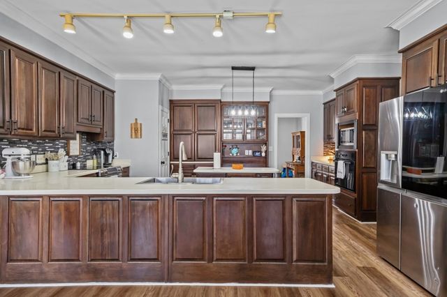 662 Oak Shadow Dr, New Johnsonville, TN 37134