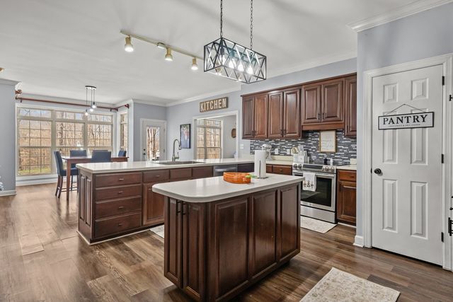 662 Oak Shadow Dr, New Johnsonville, TN 37134