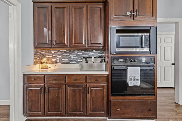 662 Oak Shadow Dr, New Johnsonville, TN 37134