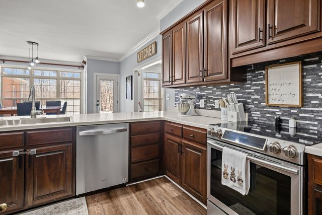 662 Oak Shadow Dr, New Johnsonville, TN 37134