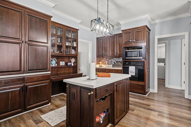 662 Oak Shadow Dr, New Johnsonville, TN 37134