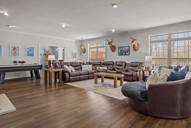 662 Oak Shadow Dr, New Johnsonville, TN 37134