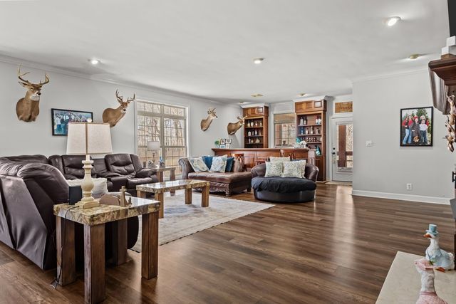 662 Oak Shadow Dr, New Johnsonville, TN 37134