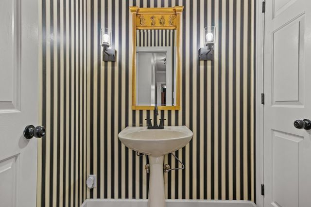 662 Oak Shadow Dr, New Johnsonville, TN 37134