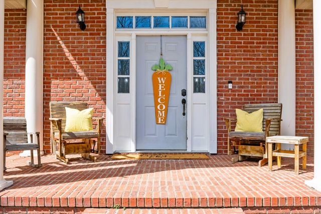 662 Oak Shadow Dr, New Johnsonville, TN 37134