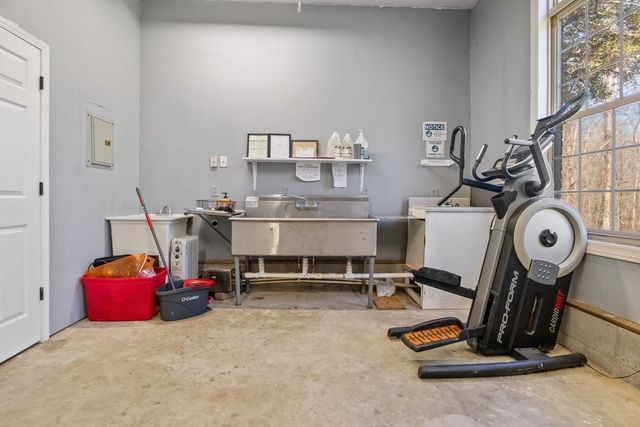 662 Oak Shadow Dr, New Johnsonville, TN 37134