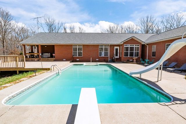 662 Oak Shadow Dr, New Johnsonville, TN 37134