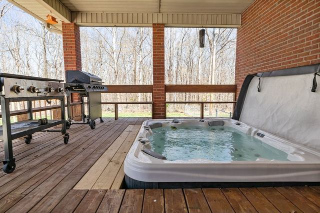 662 Oak Shadow Dr, New Johnsonville, TN 37134