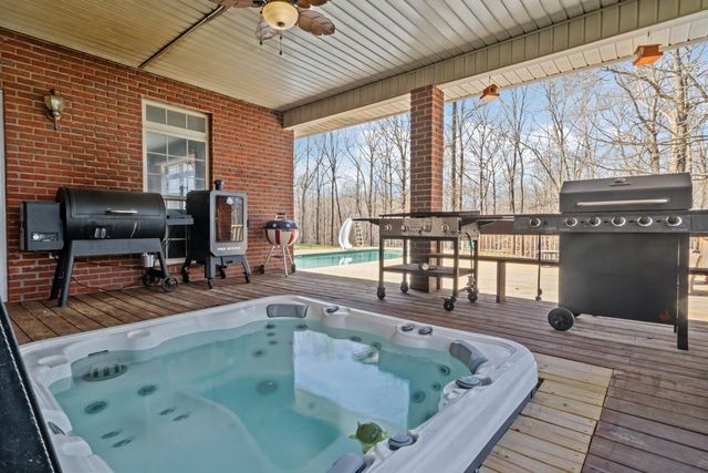 662 Oak Shadow Dr, New Johnsonville, TN 37134