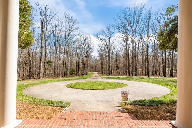 662 Oak Shadow Dr, New Johnsonville, TN 37134