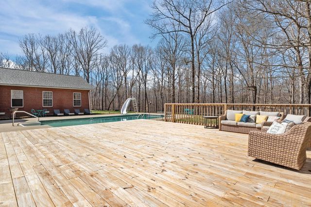 662 Oak Shadow Dr, New Johnsonville, TN 37134