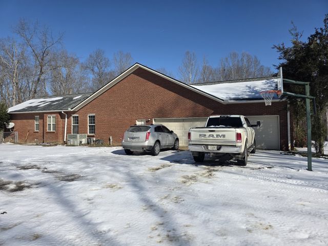 662 Oak Shadow Dr, New Johnsonville, TN 37134