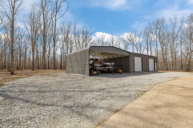 662 Oak Shadow Dr, New Johnsonville, TN 37134