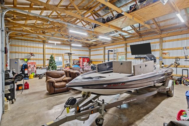 662 Oak Shadow Dr, New Johnsonville, TN 37134