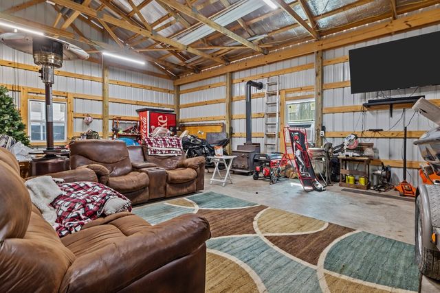 662 Oak Shadow Dr, New Johnsonville, TN 37134