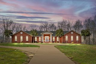 662 Oak Shadow Dr, New Johnsonville, TN 37134