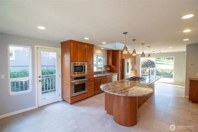 18217 NE 21st Street, Redmond, WA 98052