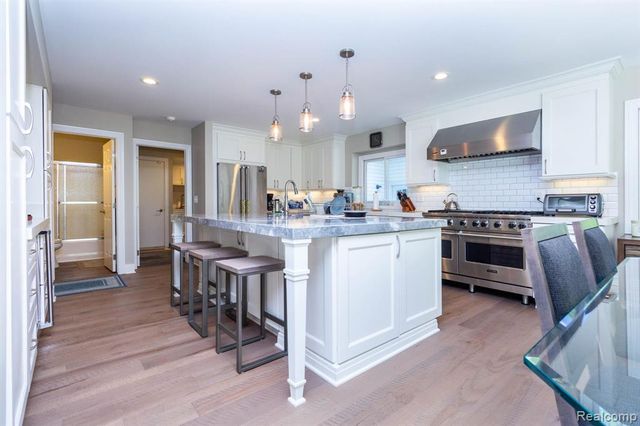 24924 Glenda Street, Novi, MI 48375